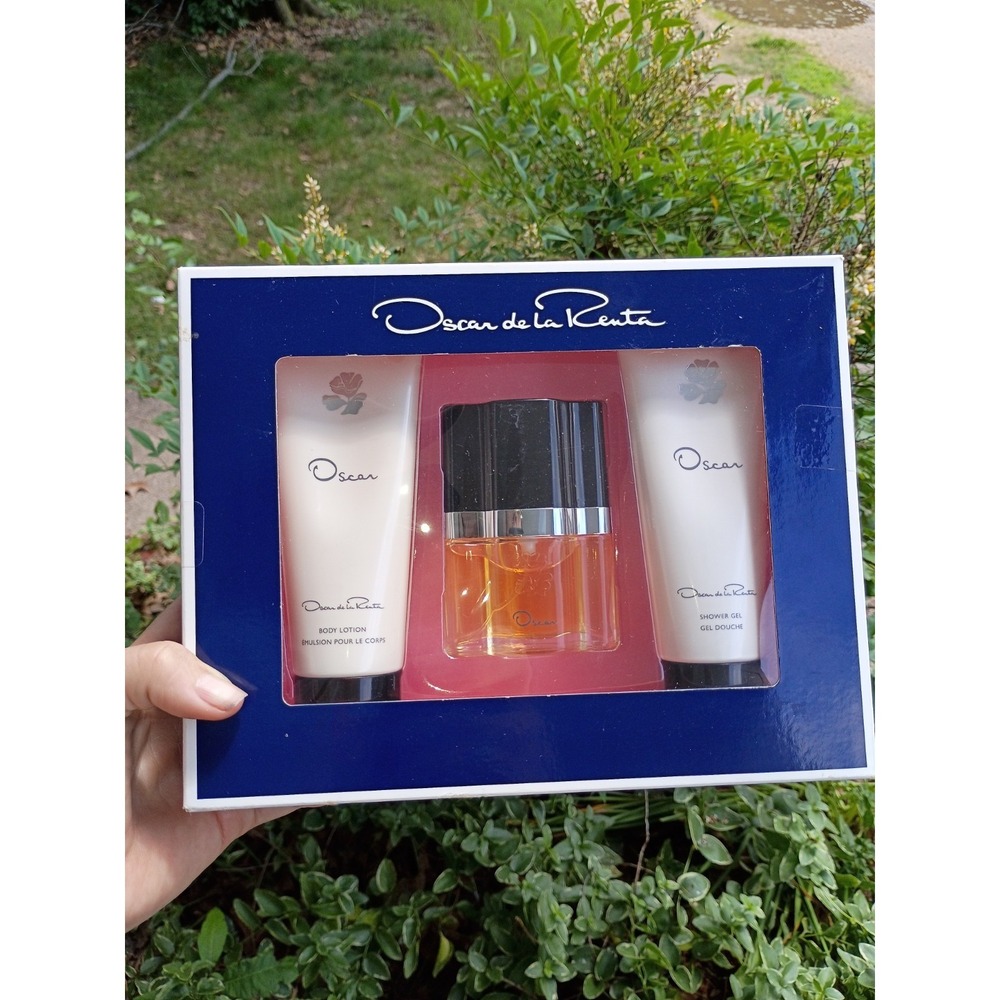 Oscar De La Renta 3 Piece Gift Set, Eau De Toilette, Lotion, Shower Gel - NEW